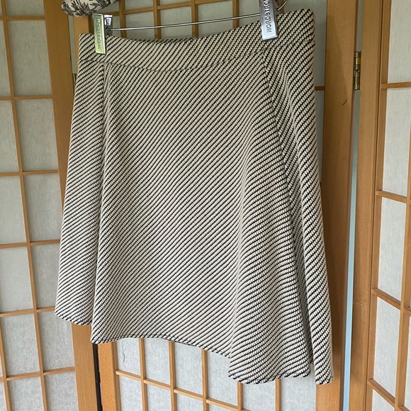 Ann Taylor Diagonal Stripe Textured Knit Stretch Mini Skirt SZ SP NWT - Picture 3 of 9